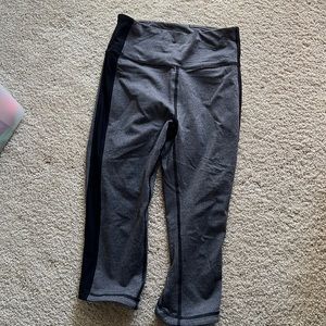 Cropped Grey leggings with black stripe